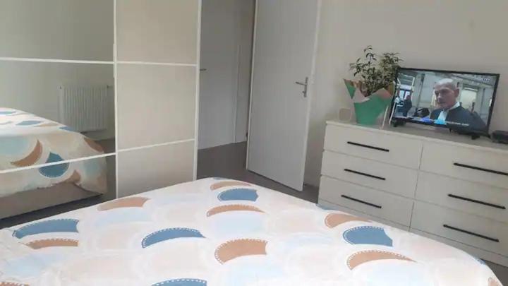Chambre Calme Dans Une Maison Neuve Avec Jardin Billere Exteriér fotografie